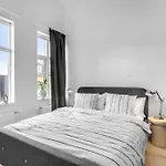 Luxury Nest 2B, 1B-Heart Of Downtown-Free Parking