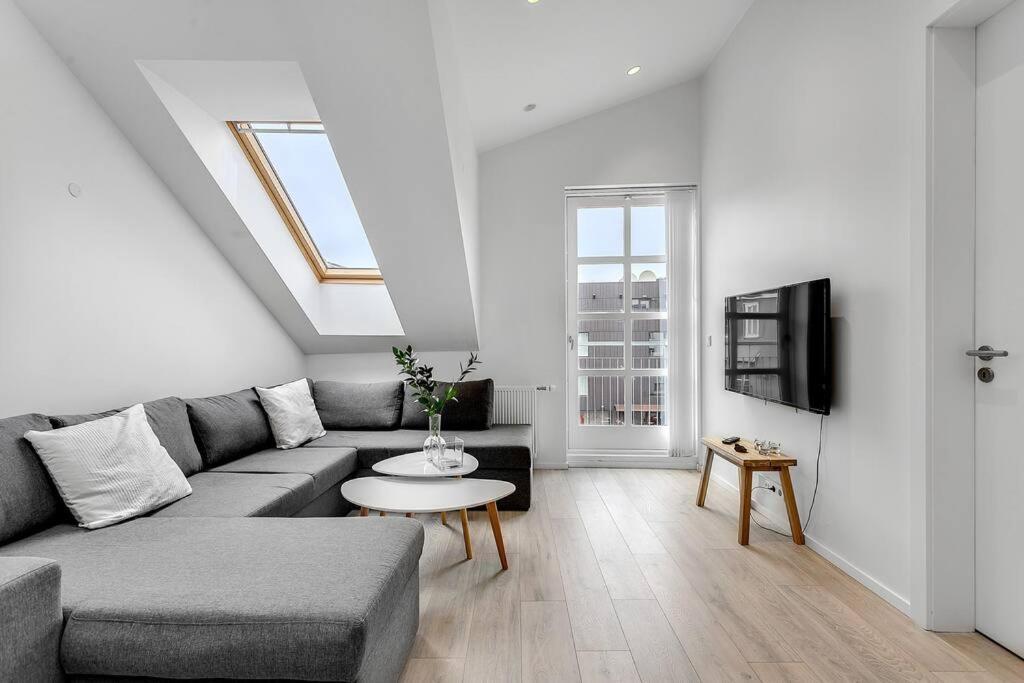 Luxury Nest 2b, 1b-heart Of Downtown-free Parking Apartment Reykjavik