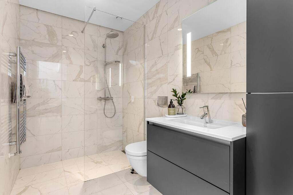 Apartment Luxury Nest 2b, 1b-heart Of Downtown-free Parking Reykjavik