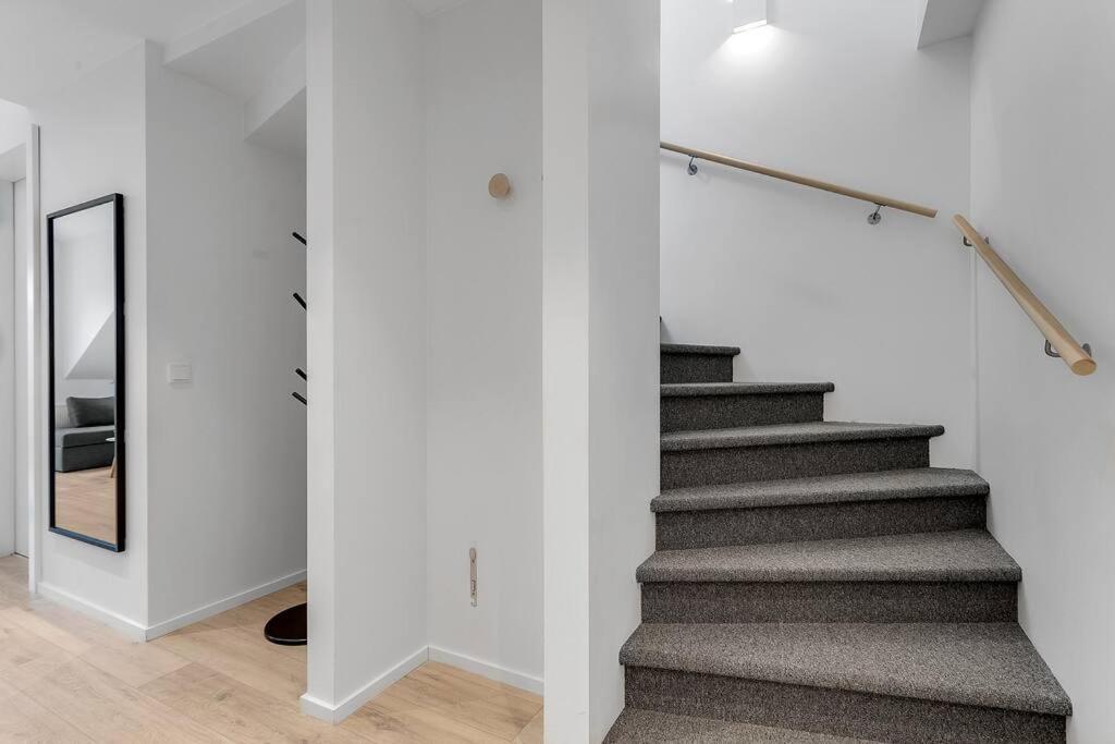 Luxury Nest 2b, 1b-heart Of Downtown-free Parking