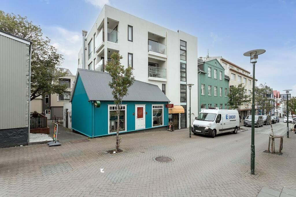 Luxury Nest 2b, 1b-heart Of Downtown-free Parking Apartment